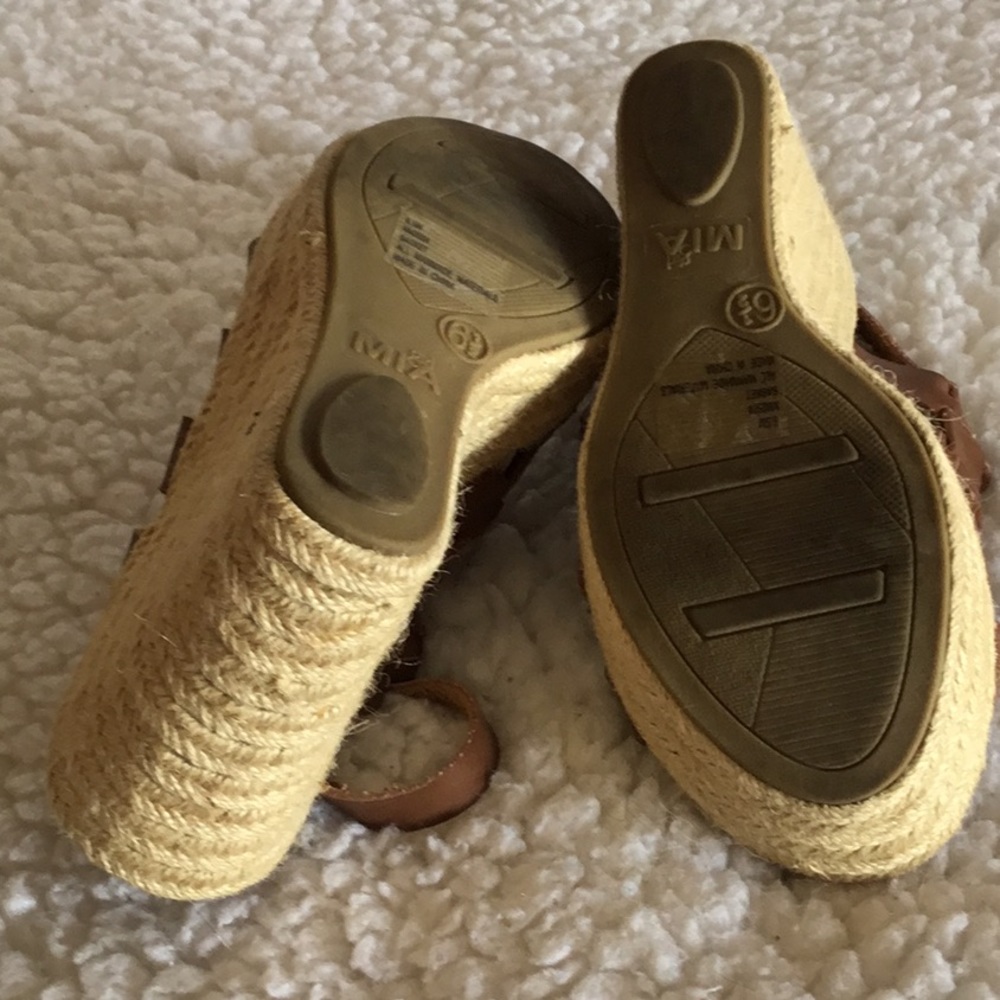Sandals - Picture 2 of 8